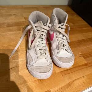 Nike Blazer Mid '77 GS Summit White Pinksicle youth 3.5